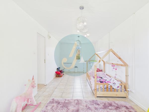 Pouilly-sur-Loire (58150) Longère en bois 300m2, 5 chambres, chenils, boxes à chevaux sur 2 hectares clos entre champs et forêt