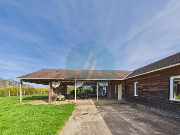 Pouilly-sur-Loire (58150) Longère en bois 300m2, 5 chambres, chenils, boxes à chevaux sur 2 hectares clos entre champs et forêt