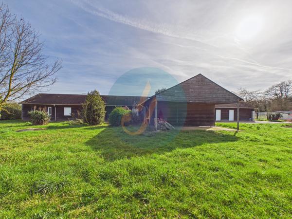 Pouilly-sur-Loire (58150) Longère en bois 300m2, 5 chambres, chenils, boxes à chevaux sur 2 hectares clos entre champs et forêt