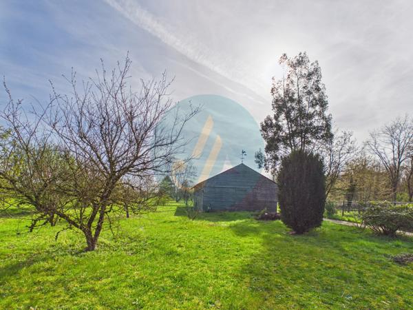 Pouilly-sur-Loire (58150) Longère en bois 300m2, 5 chambres, chenils, boxes à chevaux sur 2 hectares clos entre champs et forêt