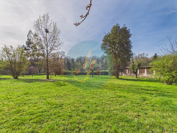 Pouilly-sur-Loire (58150) Longère en bois 300m2, 5 chambres, chenils, boxes à chevaux sur 2 hectares clos entre champs et forêt