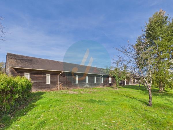 Pouilly-sur-Loire (58150) Longère en bois 300m2, 5 chambres, chenils, boxes à chevaux sur 2 hectares clos entre champs et forêt