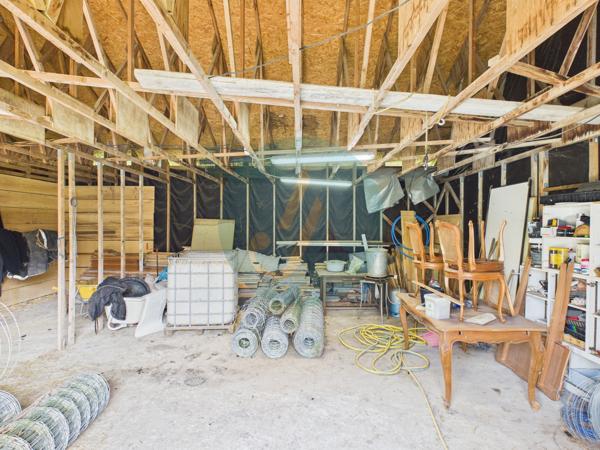 Pouilly-sur-Loire (58150) Longère en bois 300m2, 5 chambres, chenils, boxes à chevaux sur 2 hectares clos entre champs et forêt