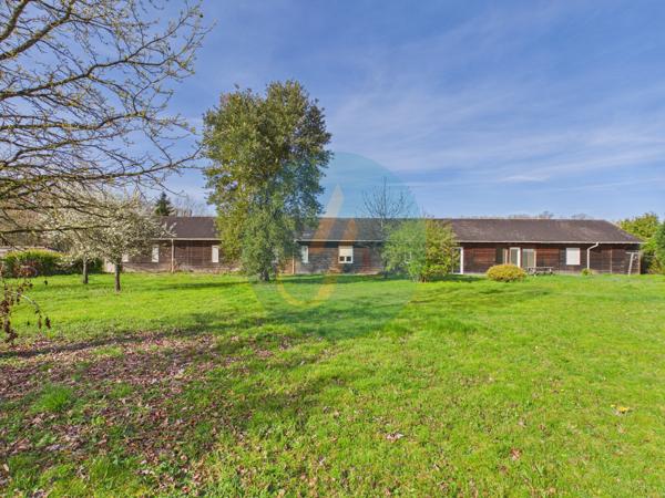 Pouilly-sur-Loire (58150) Longère en bois 300m2, 5 chambres, chenils, boxes à chevaux sur 2 hectares clos entre champs et forêt