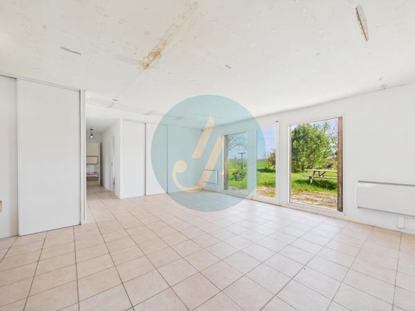 Pouilly-sur-Loire (58150) Longère en bois 300m2, 5 chambres, chenils, boxes à chevaux sur 2 hectares clos entre champs et forêt