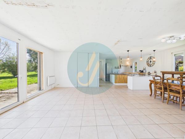 Pouilly-sur-Loire (58150) Longère en bois 300m2, 5 chambres, chenils, boxes à chevaux sur 2 hectares clos entre champs et forêt