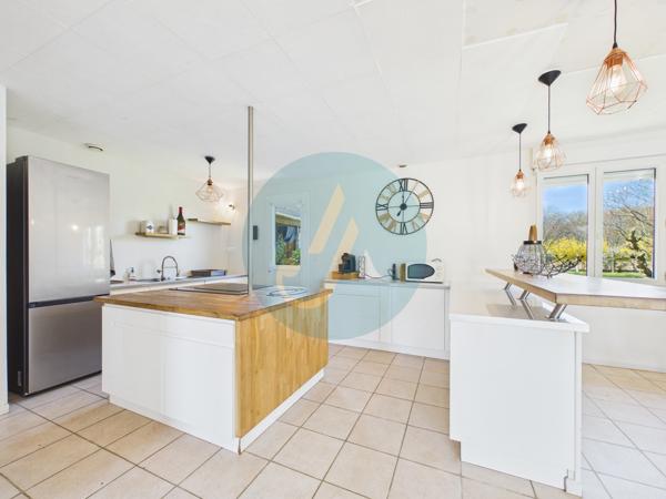 Pouilly-sur-Loire (58150) Longère en bois 300m2, 5 chambres, chenils, boxes à chevaux sur 2 hectares clos entre champs et forêt