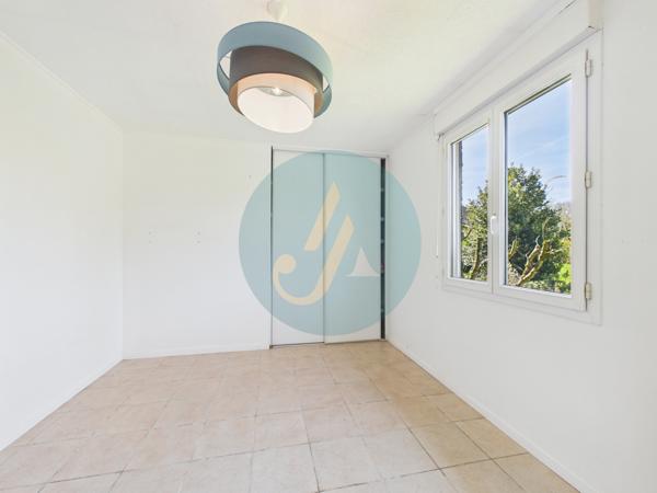 Pouilly-sur-Loire (58150) Longère en bois 300m2, 5 chambres, chenils, boxes à chevaux sur 2 hectares clos entre champs et forêt