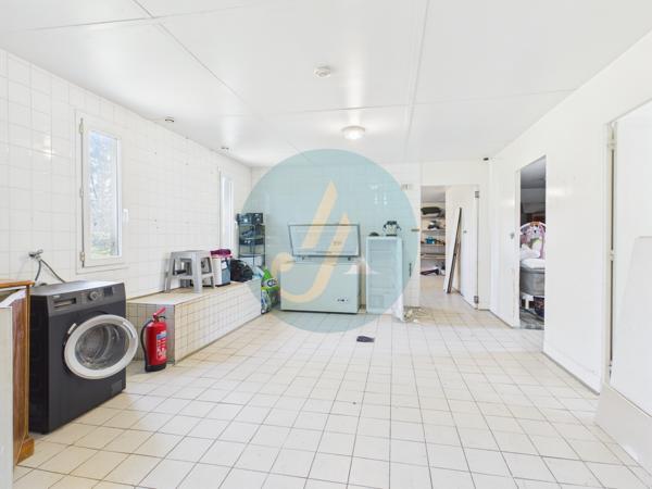 Pouilly-sur-Loire (58150) Longère en bois 300m2, 5 chambres, chenils, boxes à chevaux sur 2 hectares clos entre champs et forêt