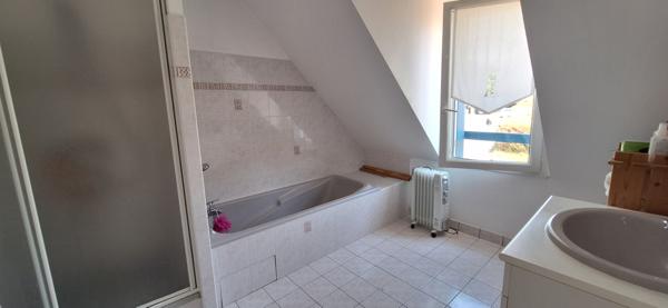 Fouesnant, Jolie maison de 4 chambres, sur un beau terrain arboré de 2000 m² !
