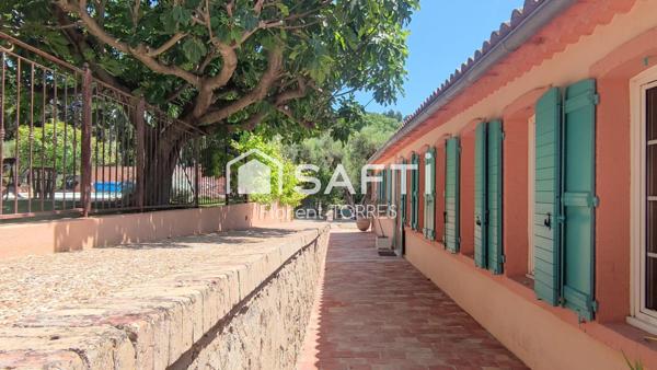 TAMARIS – Bastide de caractère à 150 mètres de la mer, sur la prestigieuse Corniche Michel Pacha