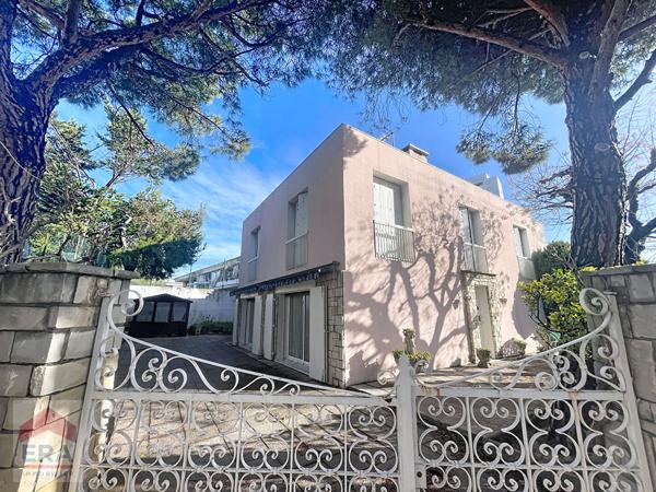 A vendre maison type 7 170 m² Marseille 13014 Le Merlan Terrain Piscine
