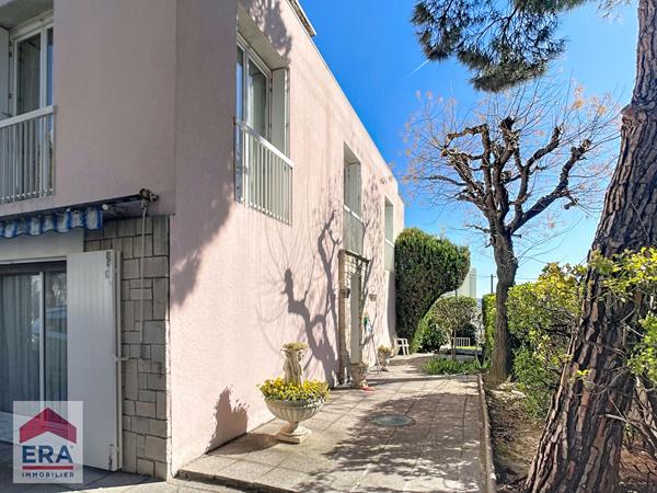 A vendre maison type 7 170 m² Marseille 13014 Le Merlan Terrain Piscine