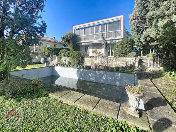 A vendre maison type 7 170 m² Marseille 13014 Le Merlan Terrain Piscine