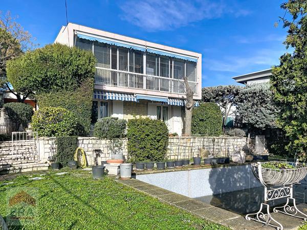 A vendre maison type 7 170 m² Marseille 13014 Le Merlan Terrain Piscine