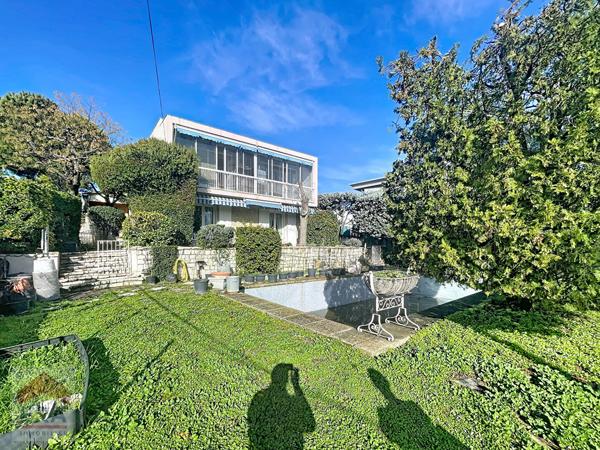 A vendre maison type 7 170 m² Marseille 13014 Le Merlan Terrain Piscine