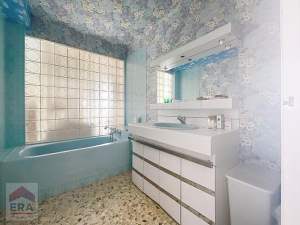 A vendre maison type 7 170 m² Marseille 13014 Le Merlan Terrain Piscine