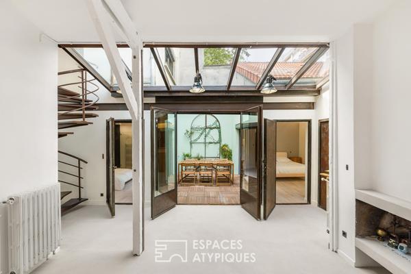 Ancien atelier réhabilité en maison d’architecte avec patio confidentiel