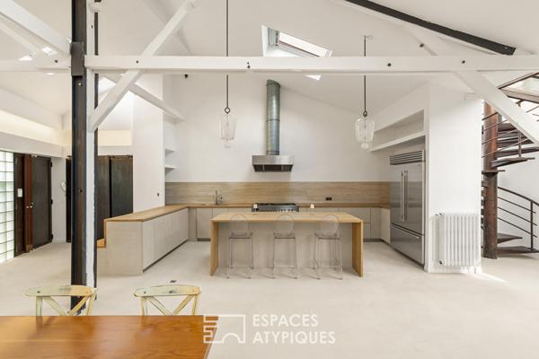 Ancien atelier réhabilité en maison d’architecte avec patio confidentiel