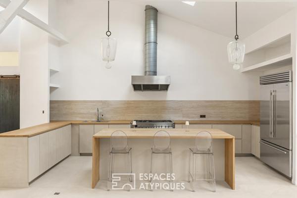 Ancien atelier réhabilité en maison d’architecte avec patio confidentiel
