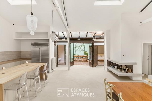 Ancien atelier réhabilité en maison d’architecte avec patio confidentiel