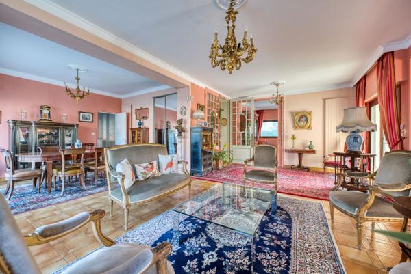 VASTE VILLA A PONTAILLAC