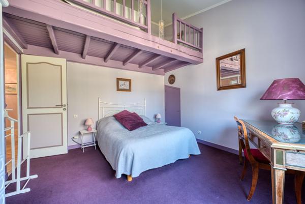 VASTE VILLA A PONTAILLAC