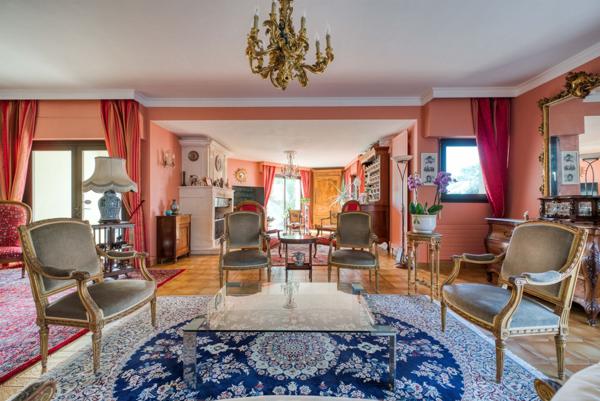 VASTE VILLA A PONTAILLAC