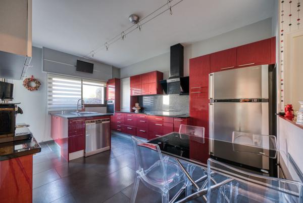 VASTE VILLA A PONTAILLAC