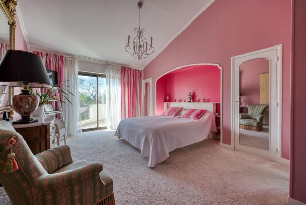 VASTE VILLA A PONTAILLAC