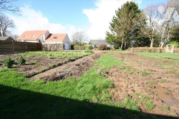 Terrain à bâtir de 573 m².Non viabiliséCloturé