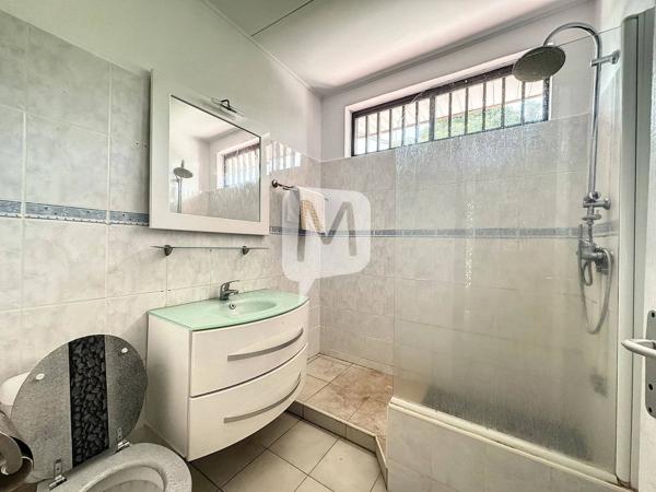 Dpt Guyane (973), à louer CAYENNE maison T3 meublé duplex de 162.88 m² m²