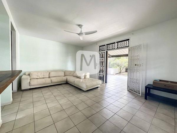 Dpt Guyane (973), à louer CAYENNE maison T3 meublé duplex de 162.88 m² m²