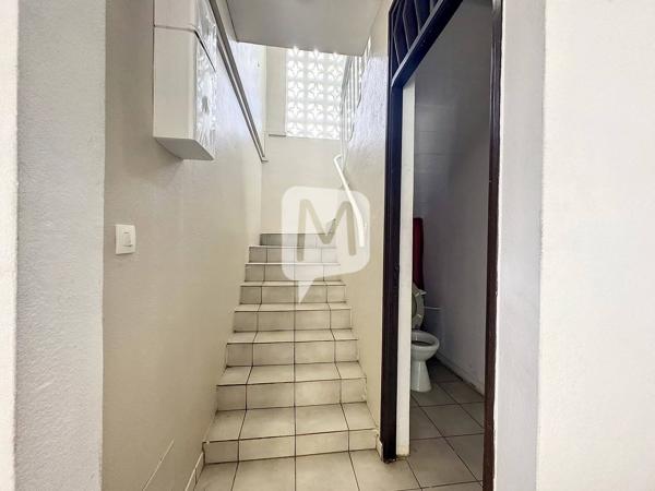Dpt Guyane (973), à louer CAYENNE maison T3 meublé duplex de 162.88 m² m²