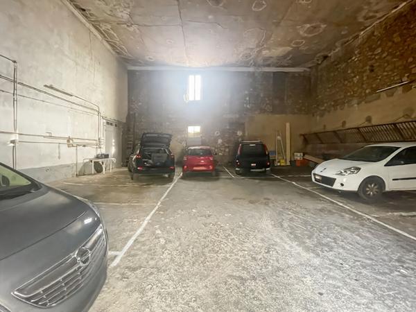 Bâtiment à réhabiliter - zone franche