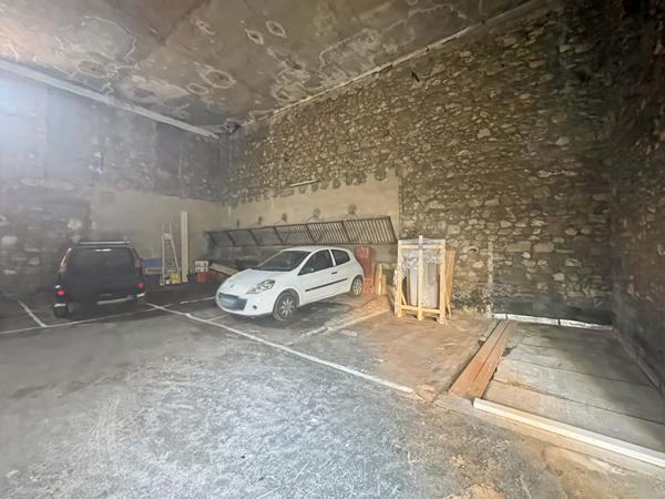 Bâtiment à réhabiliter - zone franche
