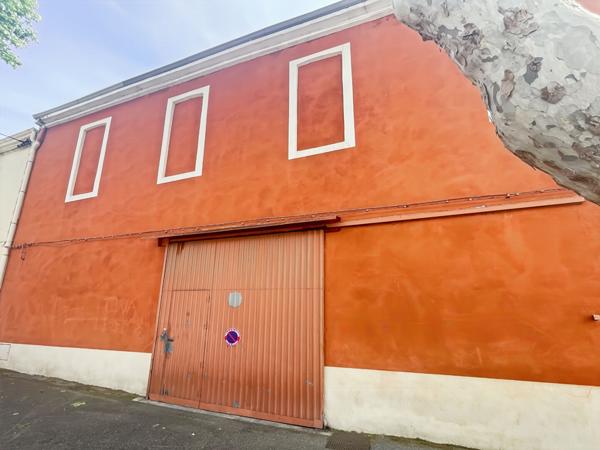 Bâtiment à réhabiliter - zone franche