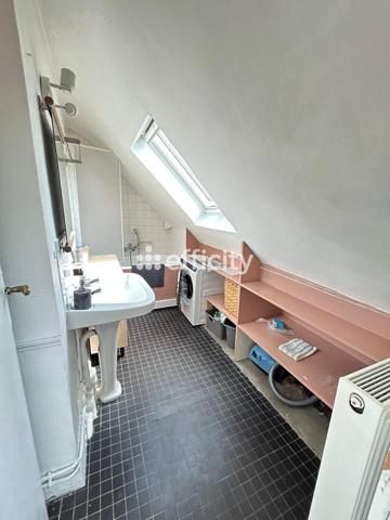 Appartement
         1 pièce
        - 32 m² 313 000 € *