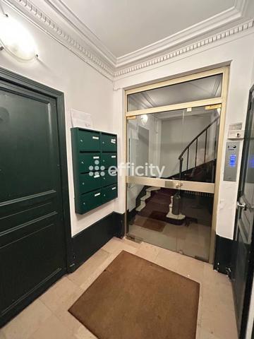 Appartement
         1 pièce
        - 32 m² 313 000 € *