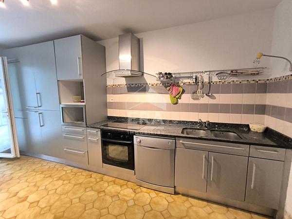 Maison individuelle au calme et beau jardin arboré