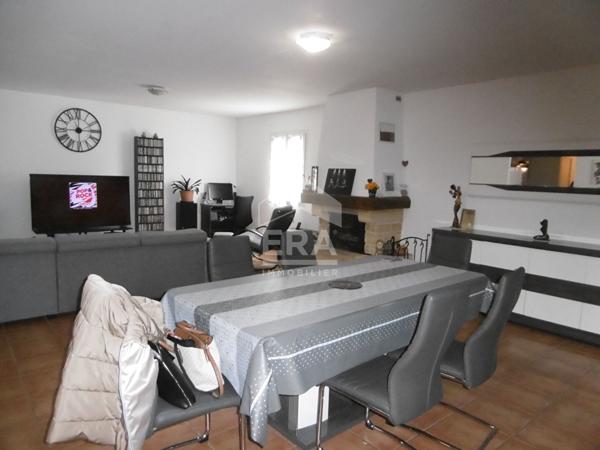 Villa proche commodités 96 m² sur 578 m²
