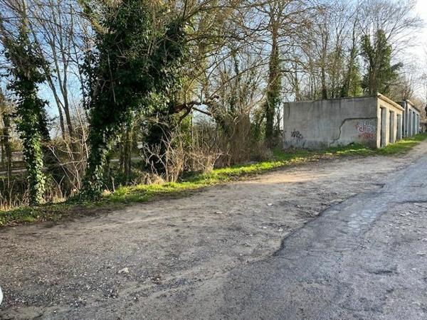 Stationnement à vendre    131 m2 Senlis