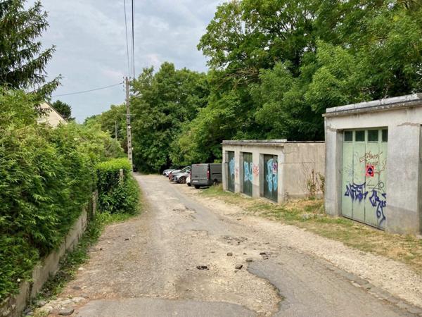 Stationnement à vendre    131 m2 Senlis