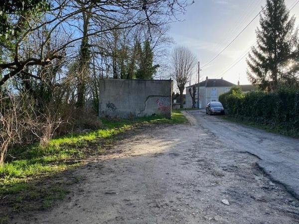 Stationnement à vendre    131 m2 Senlis
