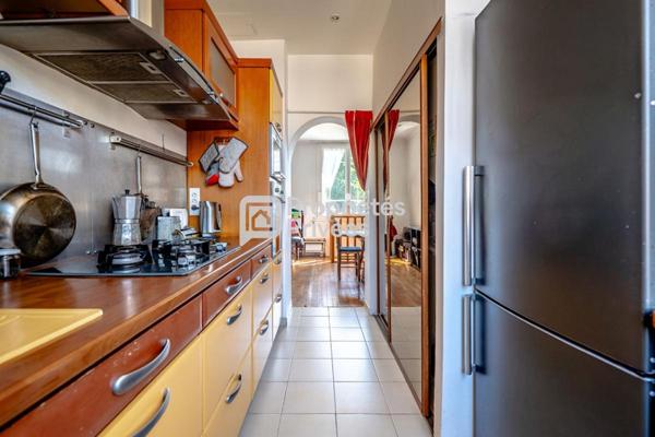 Maison familiale ensoleillée de 126m² habitable (161m² au sol) sur terrain de 294 m² à Cachan
