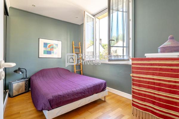 Maison familiale ensoleillée de 126m² habitable (161m² au sol) sur terrain de 294 m² à Cachan