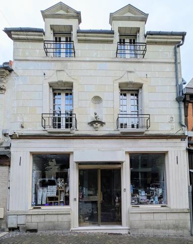 belle boutique sur un emplacement n°1 bis