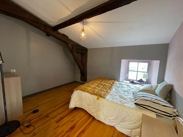 Location maison loft rénovée avec 4 chambres grand garage vue sur la Cité et terrasse à Carcassonne