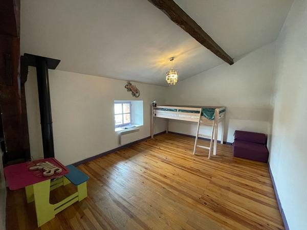 Location maison loft rénovée avec 4 chambres grand garage vue sur la Cité et terrasse à Carcassonne