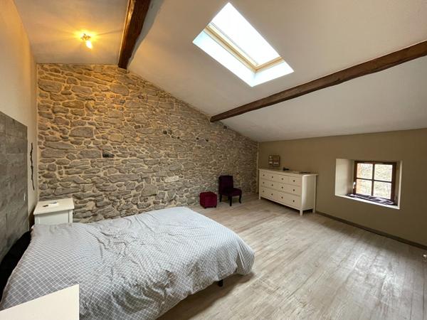 Location maison loft rénovée avec 4 chambres grand garage vue sur la Cité et terrasse à Carcassonne